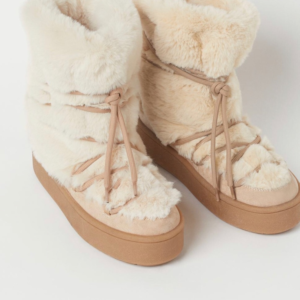 Padded moon boot